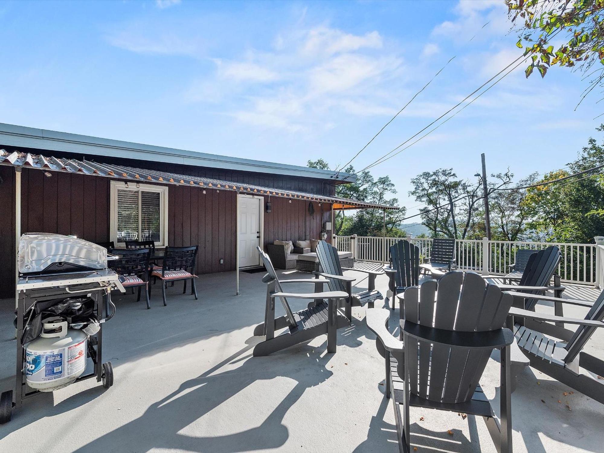 Сasa de vacaciones Stylish And Bright 3bd Home, Amazing Deck, Game Room, Free Parking *