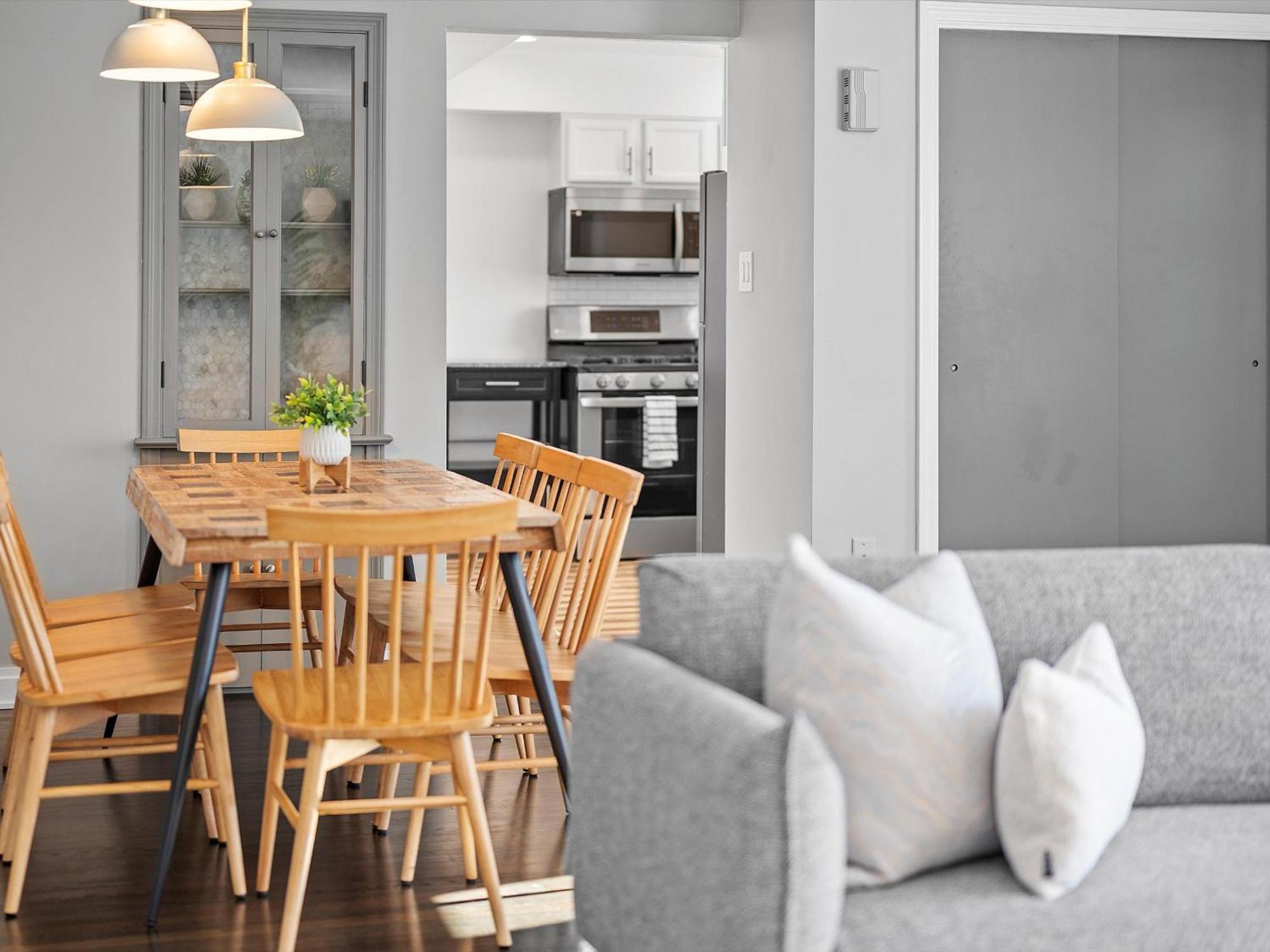 Сasa de vacaciones Stylish And Bright 3bd Home, Amazing Deck, Game Room, Free Parking *